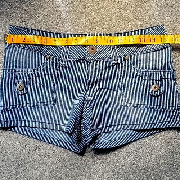 Jean Shorts - Picture 6 of 6
